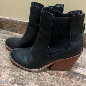 Black hardly worn ankle boots with zippers at the back.